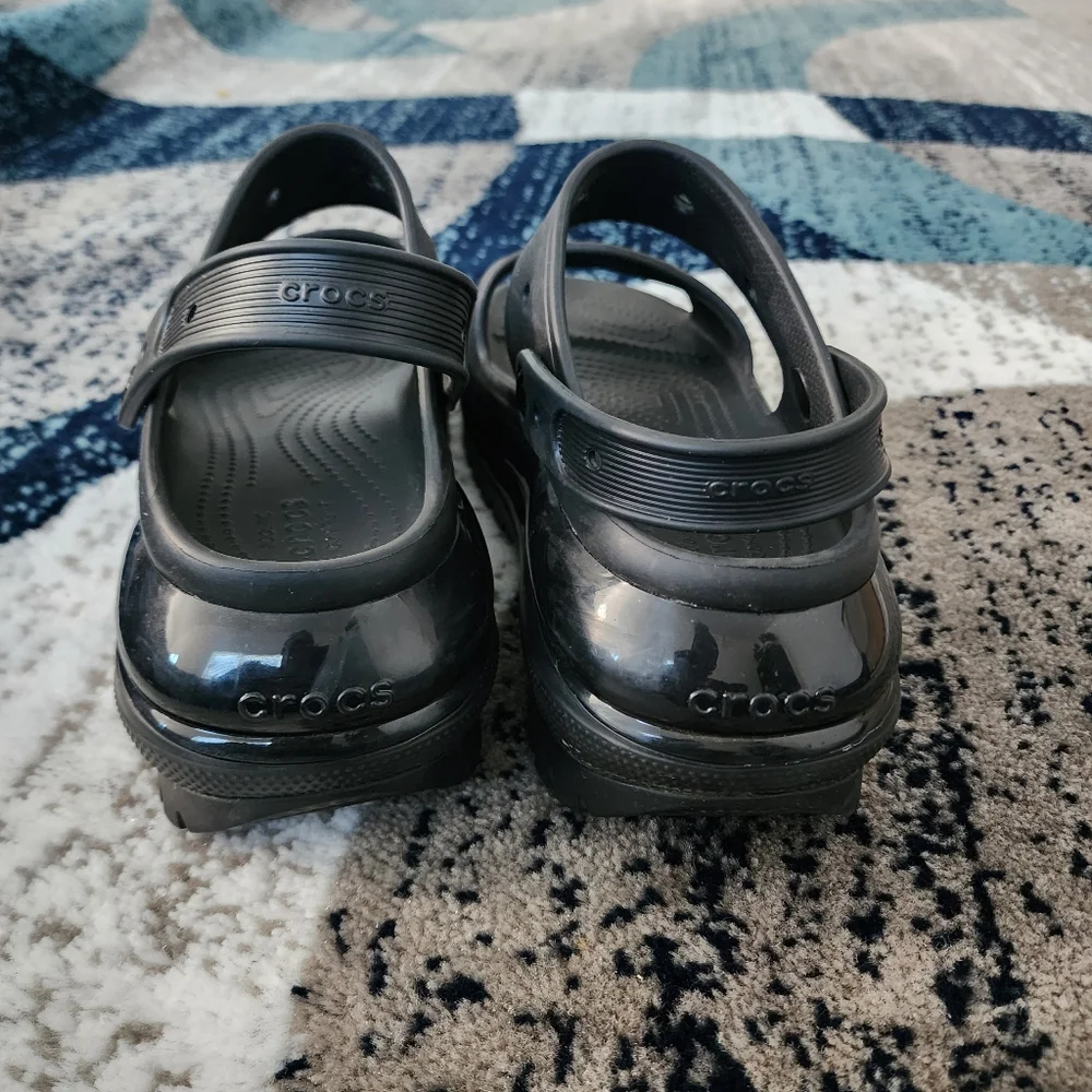 Crocs Mega Crush Mens Size 9 Black Beach Walking Outdoor Platform Sandals Shoes
